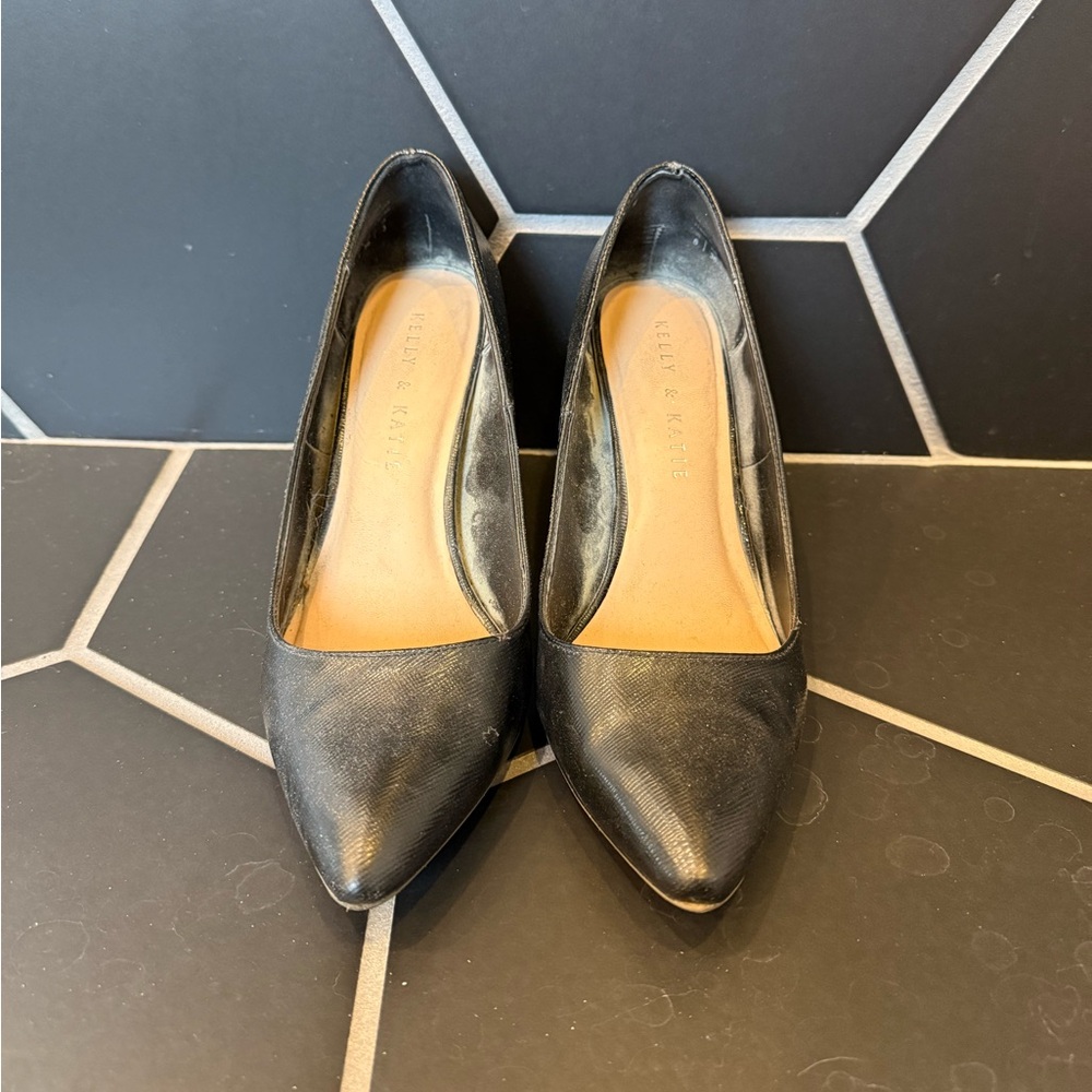 Kelly & Katie Black Textured Pointed Toe Hells